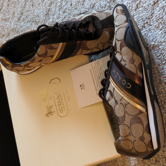 Coach Shoes like NEW - Picture 2 of 8